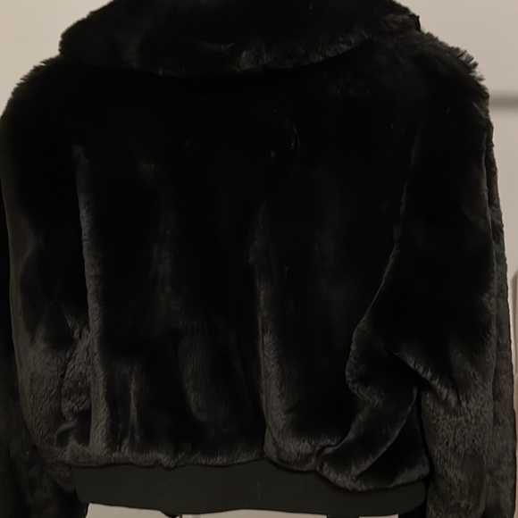 Aritzia sunday best bear bomber faux fur jacket - Picture 3 of 4